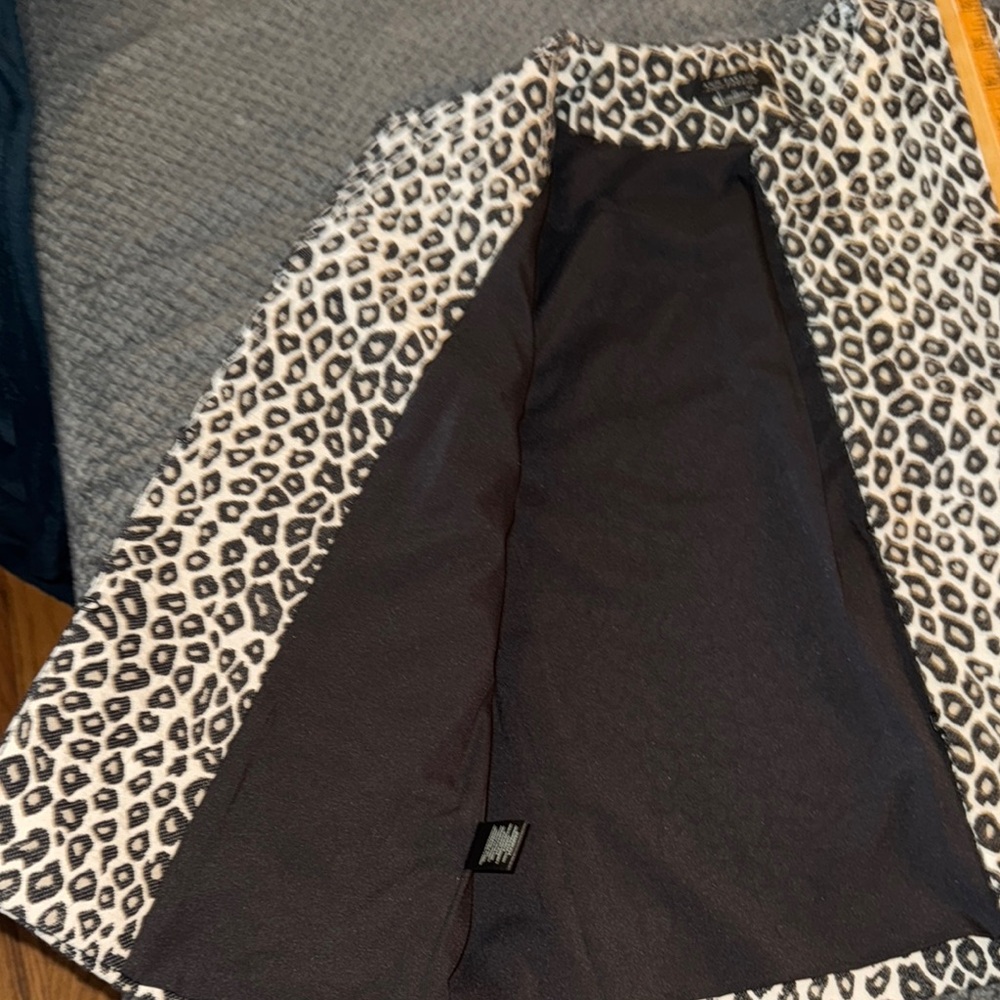 Ann Taylor Black and White Leopard Print open blazer. Size‎ Small - Picture 8 of 9